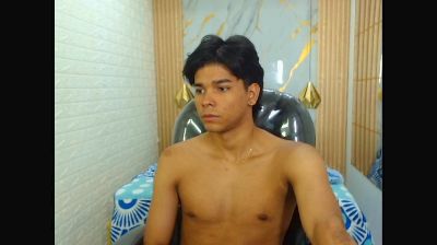 rau_22 live cam on Cam4