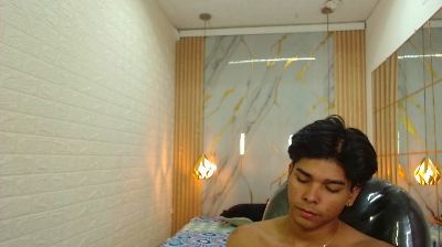 rau_22 live cam on Cam4
