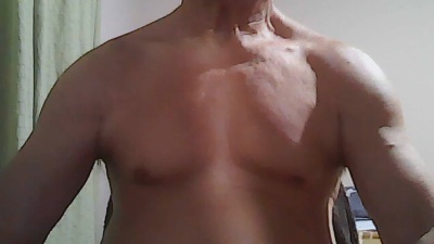 raul1053 live cam on Cam4