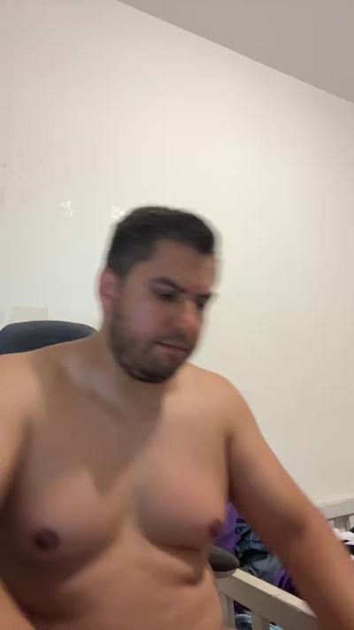 raulgzz4 live cam on Cam4
