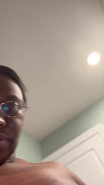 raynesszs28 live cam on Cam4