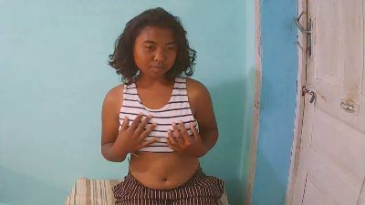 rebecca0083 live cam on Cam4
