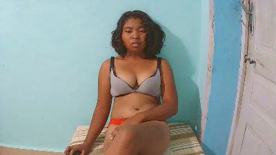 rebecca0083 live cam on Cam4