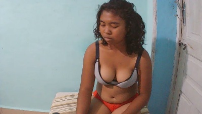 rebecca0083 live cam on Cam4