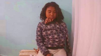 rebecca0083 live cam on Cam4