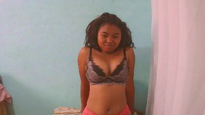 rebecca0083 live cam on Cam4