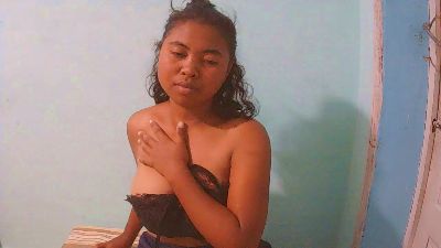 rebecca0083 live cam on Cam4