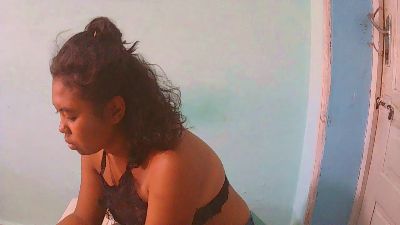 rebecca0083 live cam on Cam4