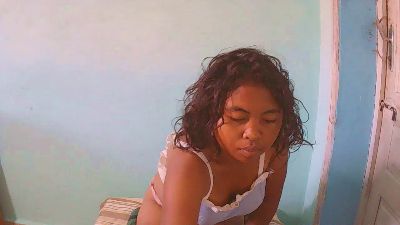 rebecca0083 live cam on Cam4