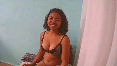 rebecca0083 live cam on Cam4