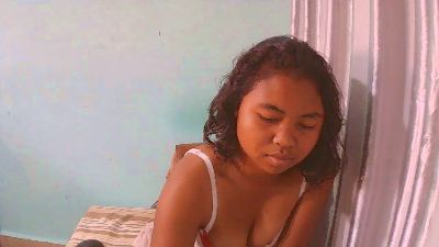 rebecca0083 live cam on Cam4