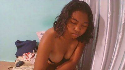 rebecca0083 live cam on Cam4