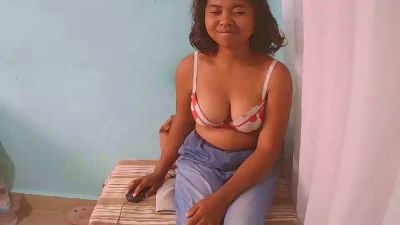 rebecca0083 live cam on Cam4
