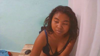 rebecca0083 live cam on Cam4