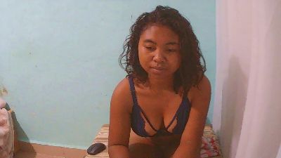 rebecca0083 live cam on Cam4
