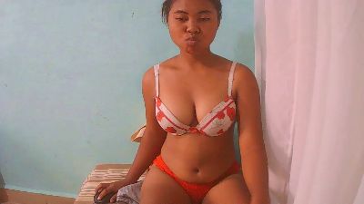 rebecca0083 live cam on Cam4