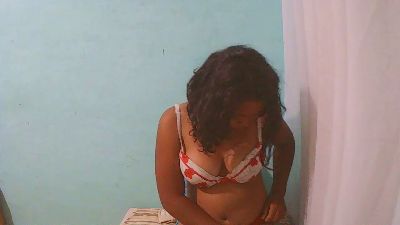 rebecca0083 live cam on Cam4