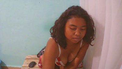 rebecca0083 live cam on Cam4