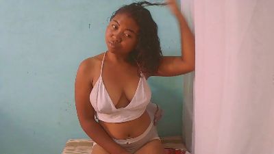 rebecca0083 live cam on Cam4