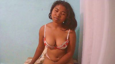 rebecca0083 live cam on Cam4