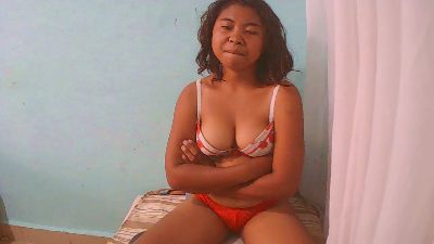rebecca0083 live cam on Cam4