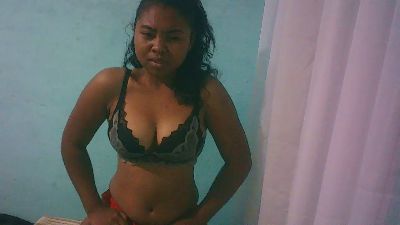 rebecca0083 live cam on Cam4