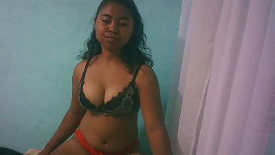 rebecca0083 live cam on Cam4