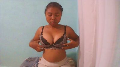 rebecca0083 live cam on Cam4