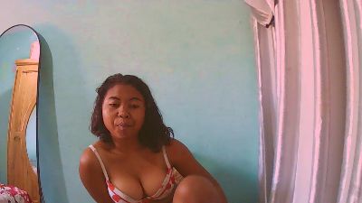 rebecca0083 live cam on Cam4