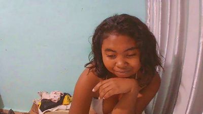 rebecca0083 live cam on Cam4