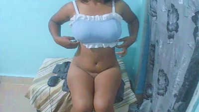 rebecca0083 live cam on Cam4