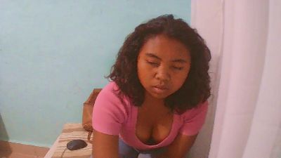 rebecca0083 live cam on Cam4