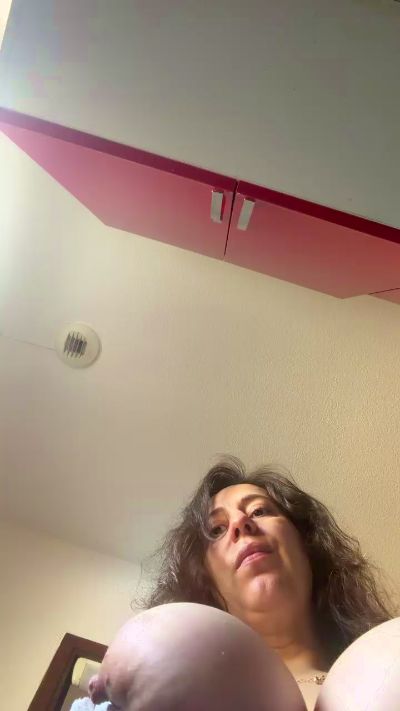 renattabigboobs live cam on Cam4