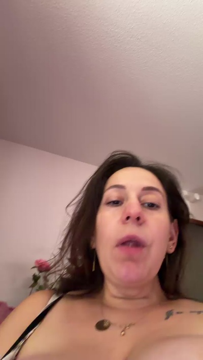 renattabigboobs live cam on Cam4