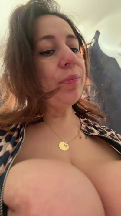 renattabigboobs live cam on Cam4