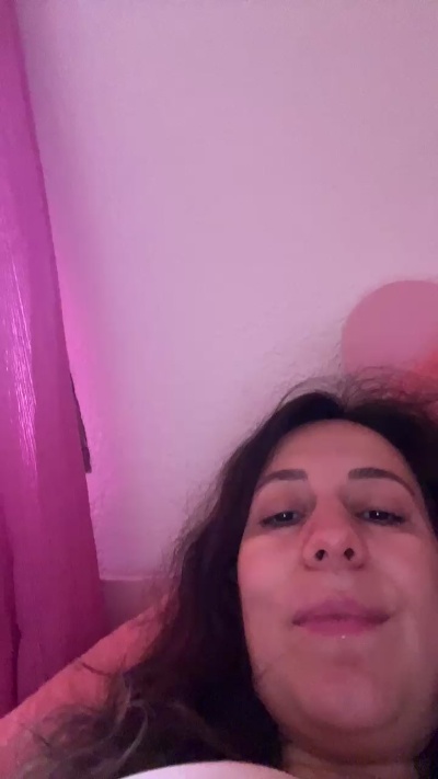 renattabigboobs live cam on Cam4