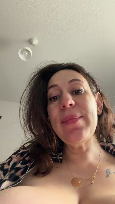 renattabigboobs live cam on Cam4