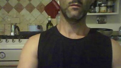 revolt25 live cam on Cam4