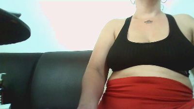 reynaflow1981 live cam on Cam4