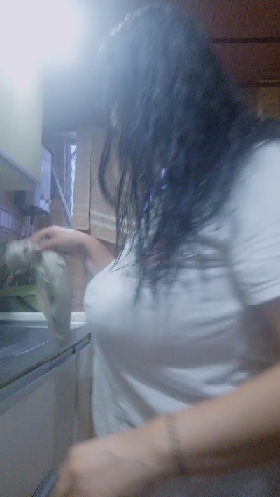 reynaflow1981 live cam on Cam4