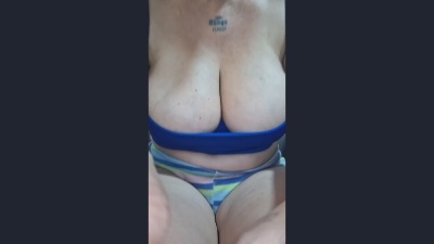 reynaflow1981 live cam on Cam4