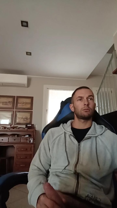 riccardoyeah live cam on Cam4