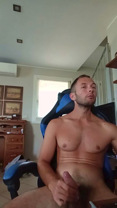riccardoyeah live cam on Cam4