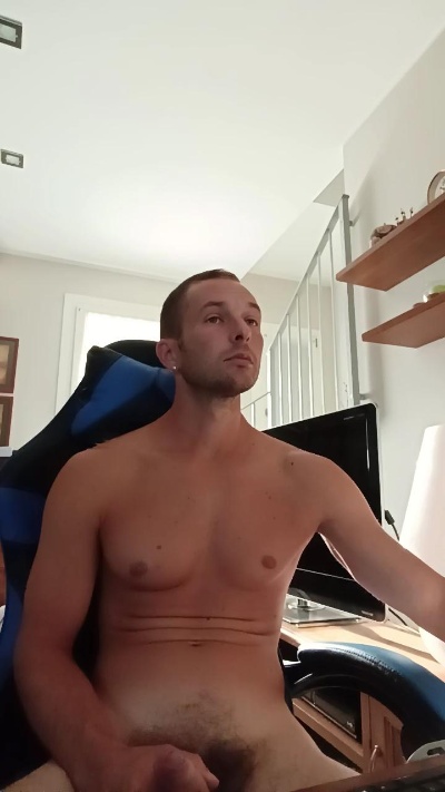riccardoyeah live cam on Cam4