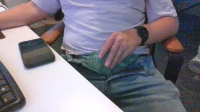 richard9718 live cam on Cam4