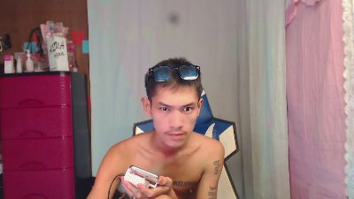 riks_tyler live cam on Cam4