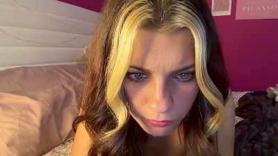 rileybellee live cam on Cam4