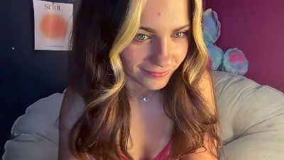 rileybellee live cam on Cam4
