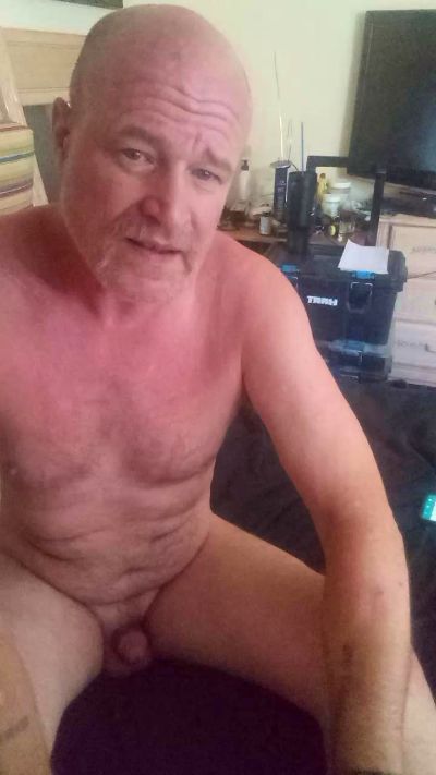 ripdogred3 live cam on Cam4