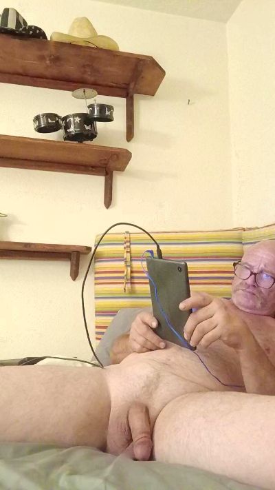 ripdogred3 live cam on Cam4